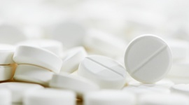 Niebieska tabletka, czyli seks zamknięty w recepcie Zdrowie, LIFESTYLE - W branży farmaceutycznej mówi się od pewnego czasu, że w ciągu kilku miesięcy w aptekach pojawić się może szeroko dostępny lek OTC z sildenafilem.