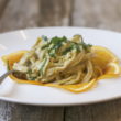 TAGLIOLINI Z PISTACJOWYM PESTO I CZERWONĄ POMARAŃCZĄ