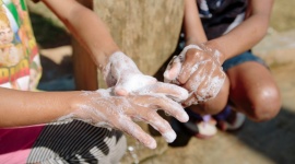 Sofidel przedstawia “24 godziny z życia twoich rąk” Zdrowie, LIFESTYLE - Z okazji Światowego Dnia Mycia Rąk, który przypada 15 października, warto przypomnieć sobie o najważniejszych zasadach dotyczących higieny.