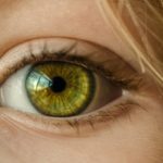 Czy kolor oczu wpływa na ryzyko wystąpienia wad wzroku?