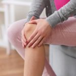 Problem z rzepką – co robić kiedy „chrupie” nam w kolanach?