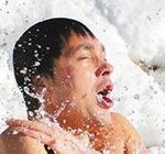 Regularne zimowe kąpiele są korzystne dla zdrowia, jednorazowe – nie
