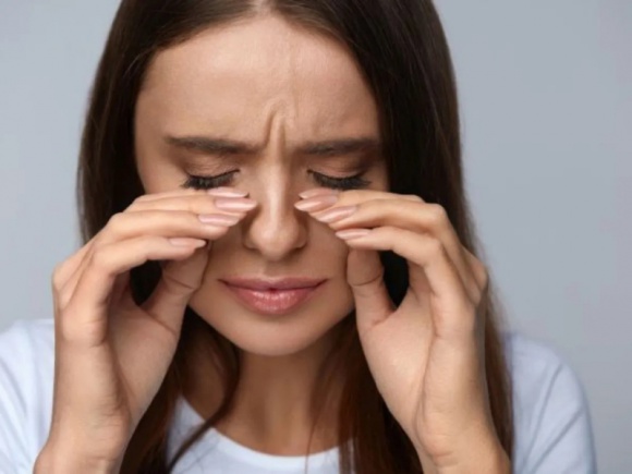 Paraprobiotyk dla oczu Zdrowie, LIFESTYLE - Wiosna – dla większości wyczekiwana z utęsknieniem pora roku, dla alergików – początek kolejnego, męczącego okresu w ich życiu. Katar sienny, kaszel, zaczerwienione, łzawiące oczy – różne objawy związane z uczuleniem dotykają już co czwartego Polaka.