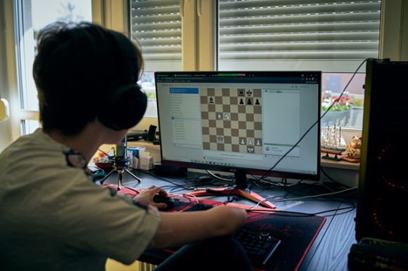 Znany szachista spełnia marzenie wyjątkowego chłopca Zdrowie, LIFESTYLE - O tym, by zostać arcymistrzem szachowym marzy niejeden nastolatek. Franek Oczkowski jest jednym z nich.