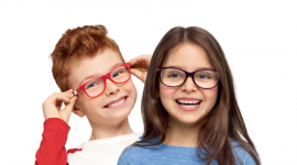 Wzrok dzieci: 5 faktów, o których powinien pamiętać każdy rodzic Zdrowie, LIFESTYLE - Rodzice zdają sobie sprawę, że zdrowe oczy i dobry wzrok to kluczowe aspekty dla całościowego rozwoju dziecka. Nie zawsze jednak wiedzą, jak powinna wyglądać dbałość o prawidłowe widzenie ich pociech. Ekspert Vision Express przypomina o pięciu istotnych w niej faktach.