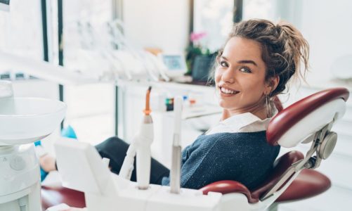 Aparat ortodontyczny – Kierunek: zdrowy i piękny uśmiech. 5 rzeczy, o których powinieneś wiedzieć, jeśli nosisz aparat ortodontyczny