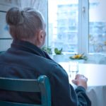 Izolacja społeczna polskich seniorów postępuje Jak pandemia wpłynęła na jakość życia osób powyżej 60. roku życia w Polsce?